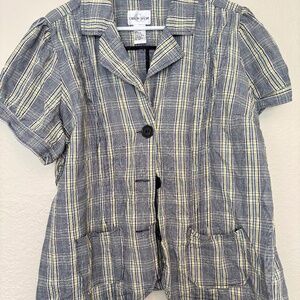 Womans short sleeve button down shirt size 1 xl